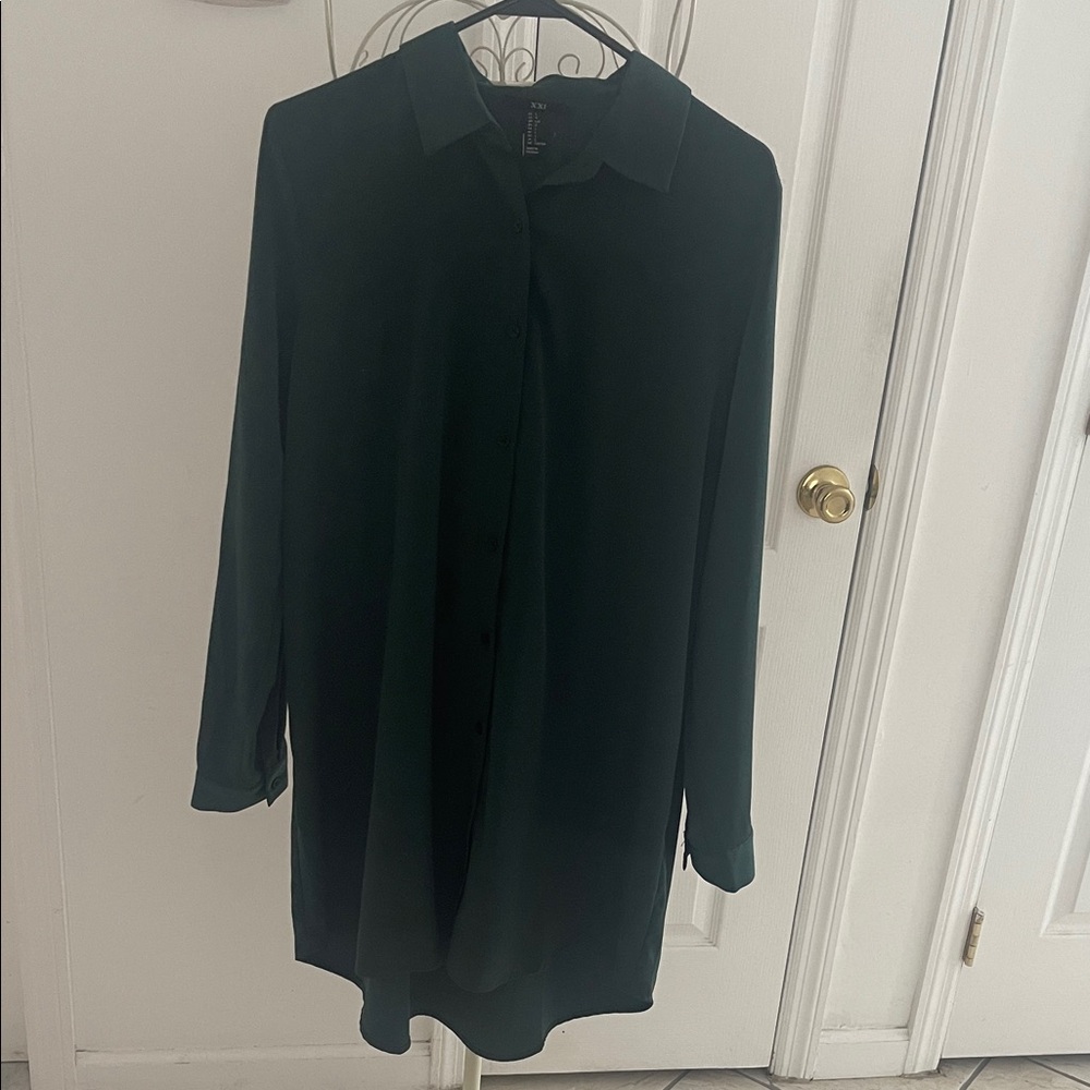 Forever 21 Women's Long Hunter Green Long-Sleeve Button Down Shirt